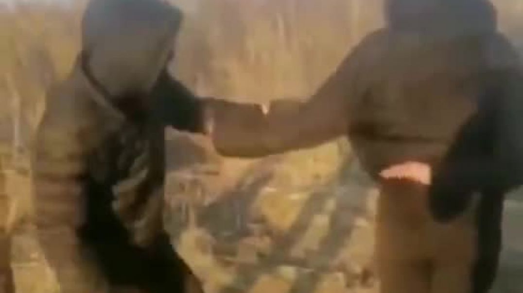 ⁣Закладчицу поймали и отпороли задницу / Наказание закладчиц видео от спортиков